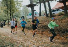 Zone 2 Running for Marathon Runners: Burn Fat & Run Faster Runner training at easy pace during zone 2 marathon training session